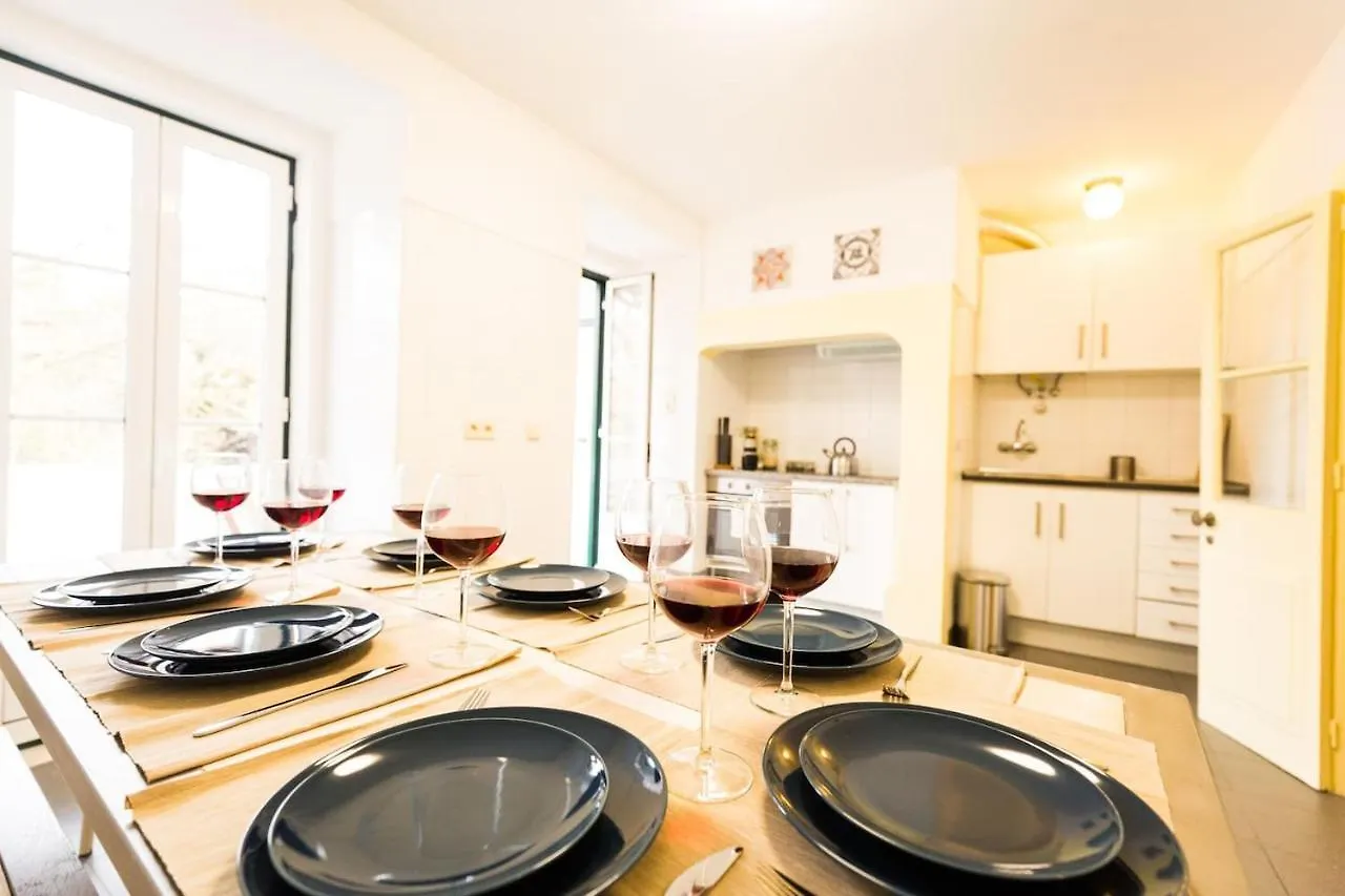 Ola Lisbon - Rato III Apartment 0*,